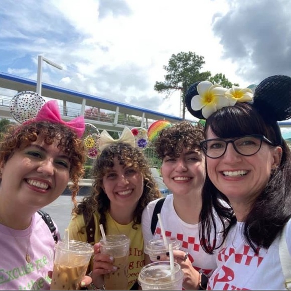 Meet your Posher, Heather - Picture 1 of 1